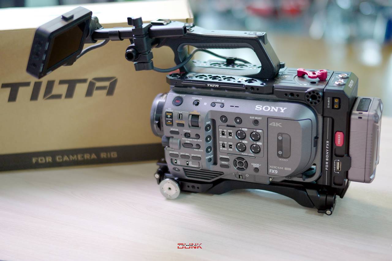 Sony FX30 with XLR Handle + Samyang V-AF 24mm, 35mm, 75mm T1.9 Kit -  Voosestore